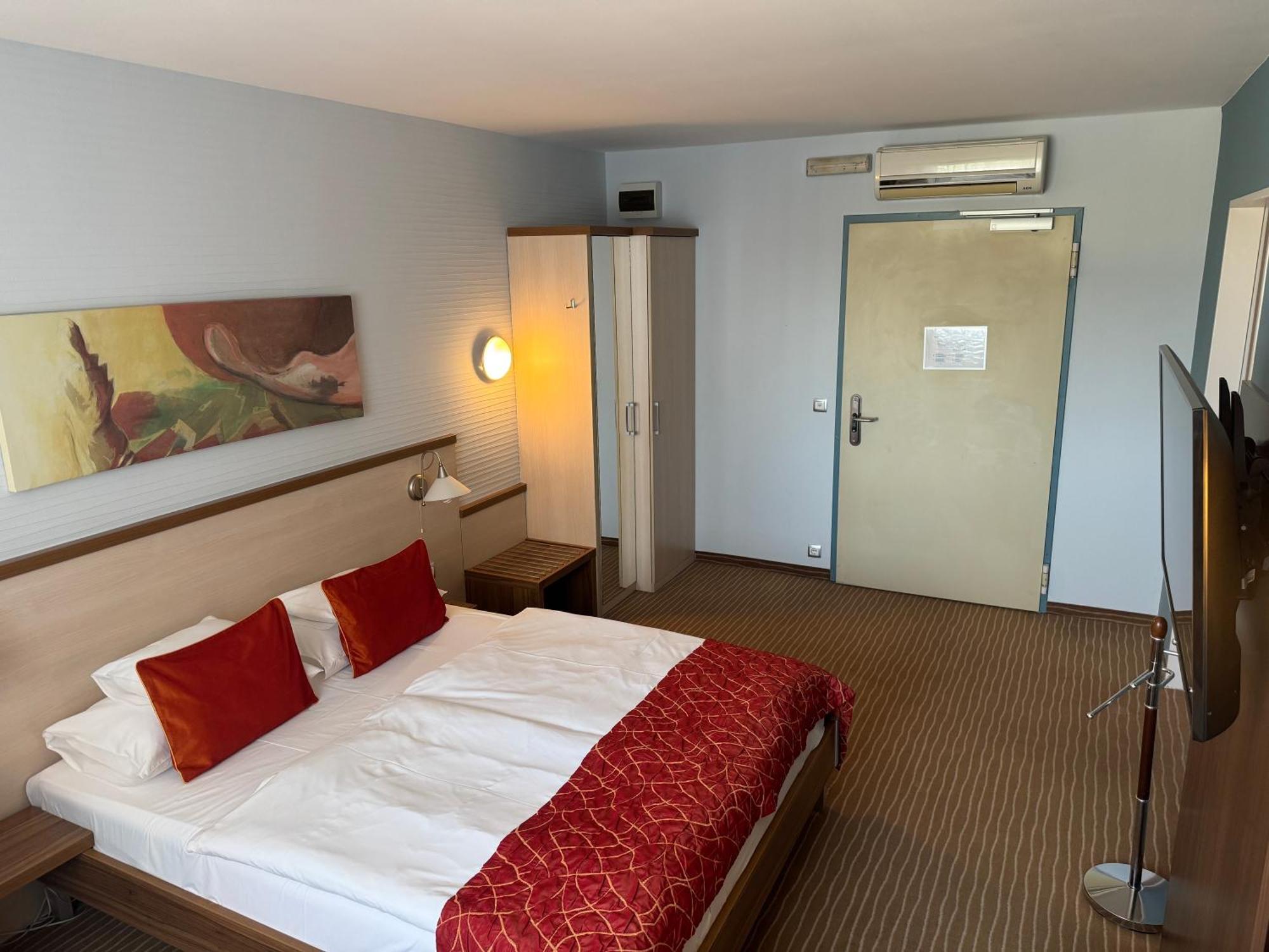 Hotel Famulus Győr Habitación foto